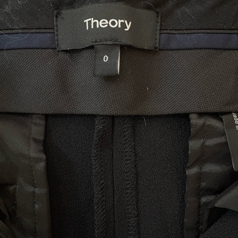 Theory Carrot Pleat pant in Rosina Crepe black 0 (but fits like 2) - Picture 9 of 16